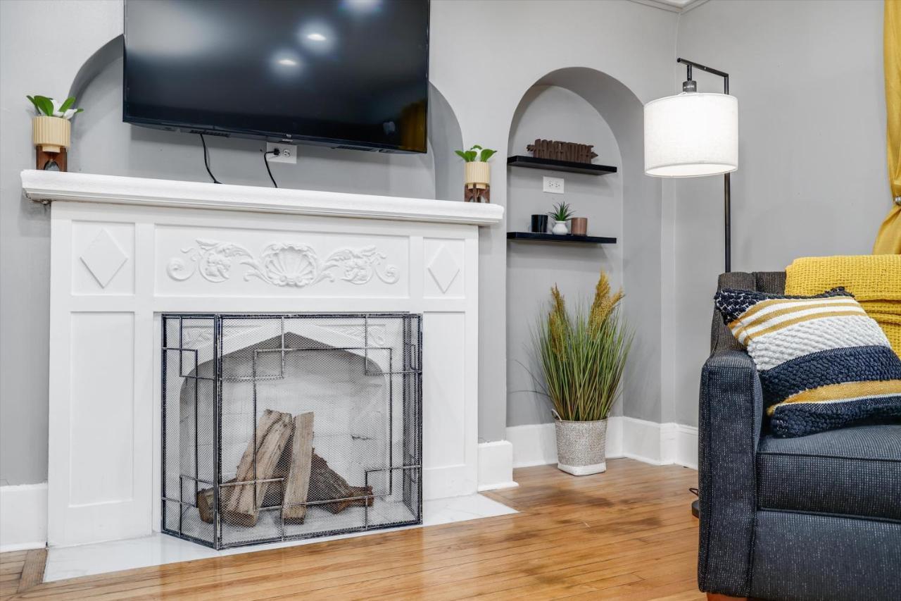 Modern & Cozy East Side Gem ~ Queen Beds ~ Parking 디트로이트 외부 사진